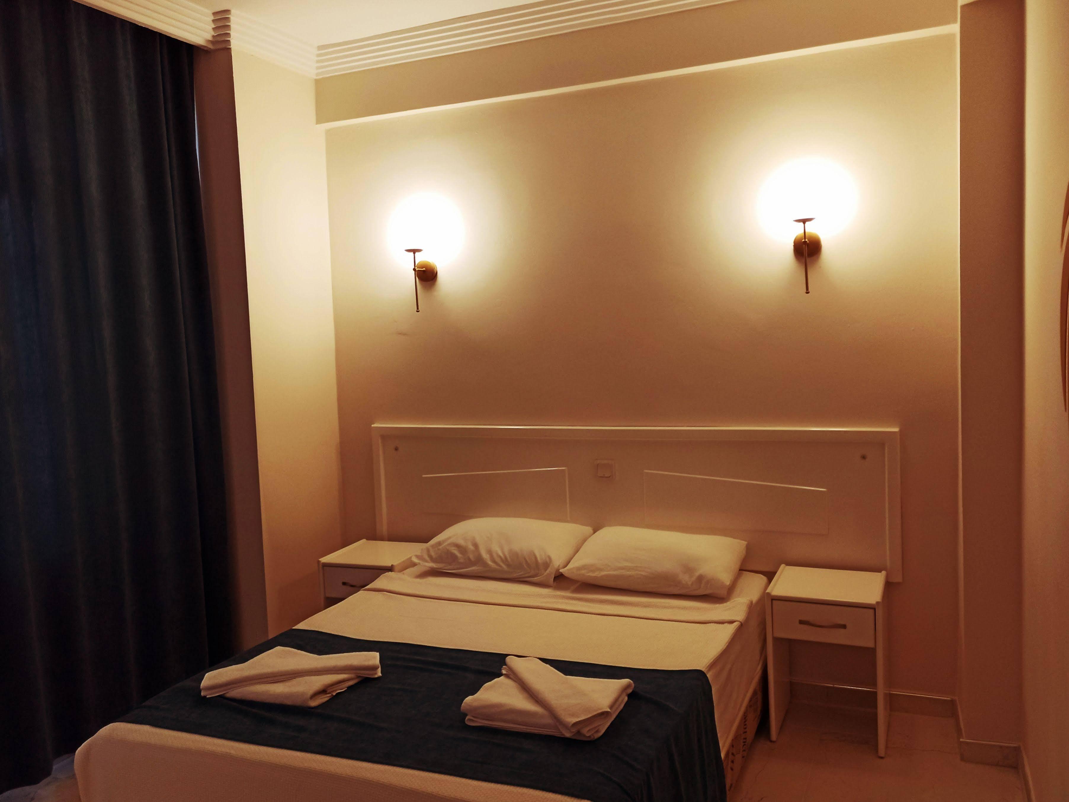 Aquila Beach Hotel Fethiye Bagian luar foto